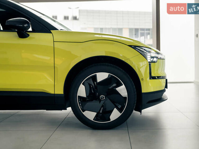 Желтый Вольво EX30, объемом двигателя 0 л и пробегом 6 тыс. км за 44292 $, фото 9 на Automoto.ua