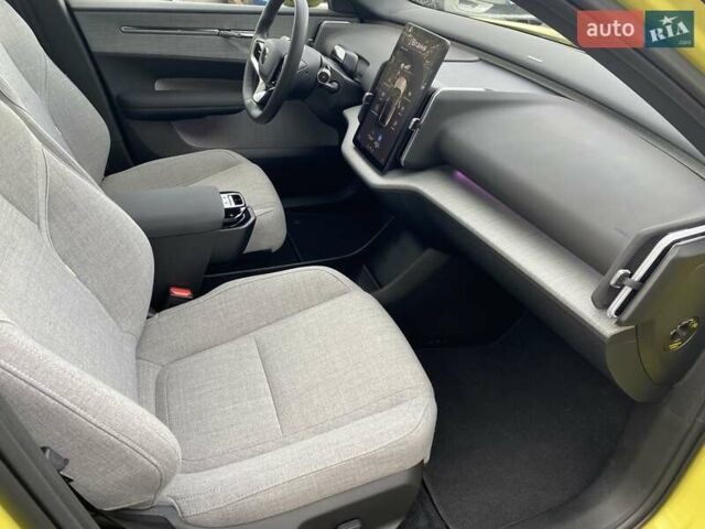 Желтый Вольво EX30, объемом двигателя 0 л и пробегом 19 тыс. км за 43034 $, фото 12 на Automoto.ua