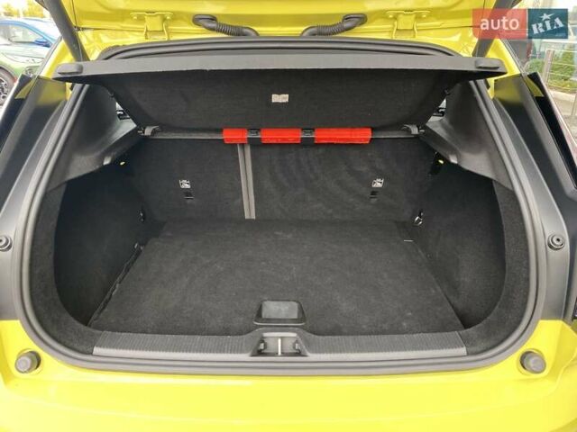 Желтый Вольво EX30, объемом двигателя 0 л и пробегом 19 тыс. км за 43034 $, фото 10 на Automoto.ua