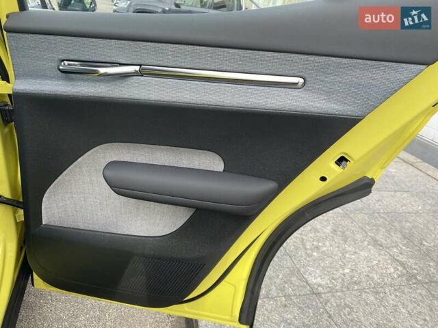 Желтый Вольво EX30, объемом двигателя 0 л и пробегом 19 тыс. км за 43034 $, фото 15 на Automoto.ua