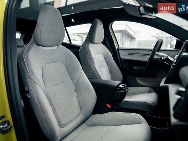 Желтый Вольво EX30, объемом двигателя 0 л и пробегом 6 тыс. км за 44292 $, фото 20 на Automoto.ua