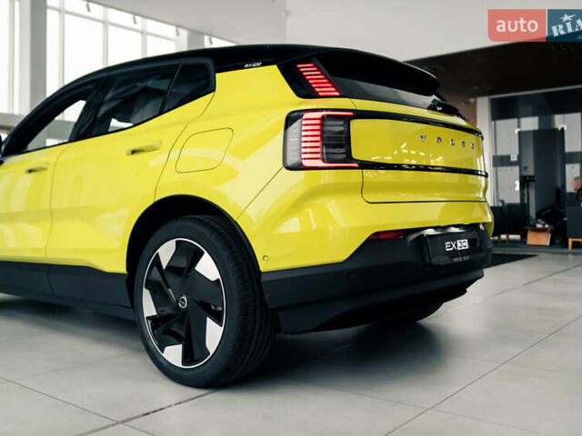 Желтый Вольво EX30, объемом двигателя 0 л и пробегом 6 тыс. км за 44292 $, фото 10 на Automoto.ua
