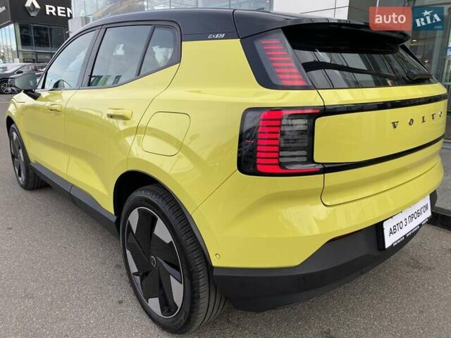 Желтый Вольво EX30, объемом двигателя 0 л и пробегом 19 тыс. км за 43034 $, фото 3 на Automoto.ua