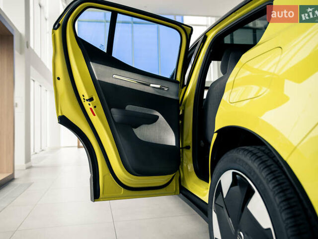 Желтый Вольво EX30, объемом двигателя 0 л и пробегом 6 тыс. км за 44292 $, фото 15 на Automoto.ua