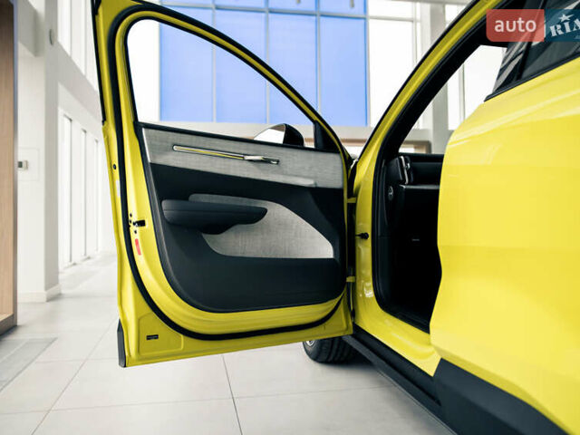 Желтый Вольво EX30, объемом двигателя 0 л и пробегом 6 тыс. км за 44292 $, фото 14 на Automoto.ua