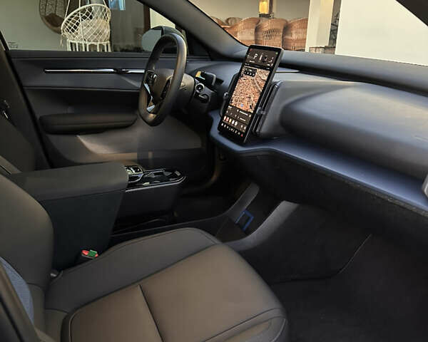 Серый Вольво EX30, объемом двигателя 0 л и пробегом 13 тыс. км за 25900 $, фото 2 на Automoto.ua