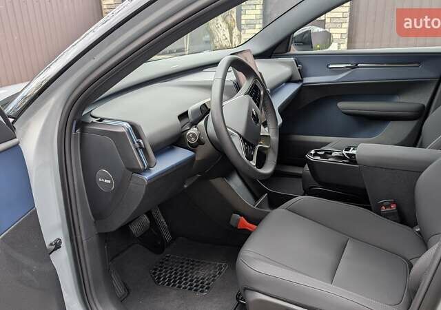Сірий Вольво EX30, об'ємом двигуна 0 л та пробігом 9 тис. км за 27999 $, фото 17 на Automoto.ua