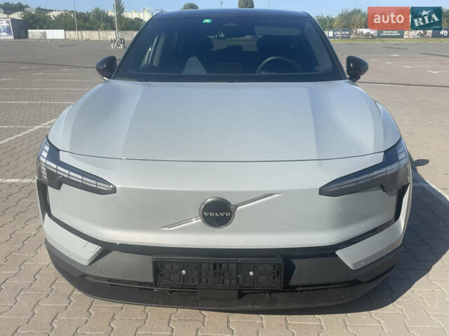 Серый Вольво EX30, объемом двигателя 0 л и пробегом 12 тыс. км за 35500 $, фото 1 на Automoto.ua