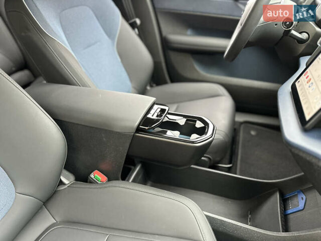 Серый Вольво EX30, объемом двигателя 0 л и пробегом 13 тыс. км за 25900 $, фото 43 на Automoto.ua