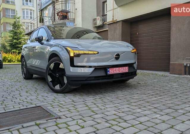 Сірий Вольво EX30, об'ємом двигуна 0 л та пробігом 9 тис. км за 27999 $, фото 4 на Automoto.ua