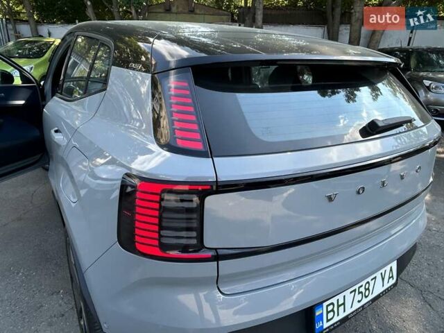 Серый Вольво EX30, объемом двигателя 0 л и пробегом 1 тыс. км за 42500 $, фото 1 на Automoto.ua