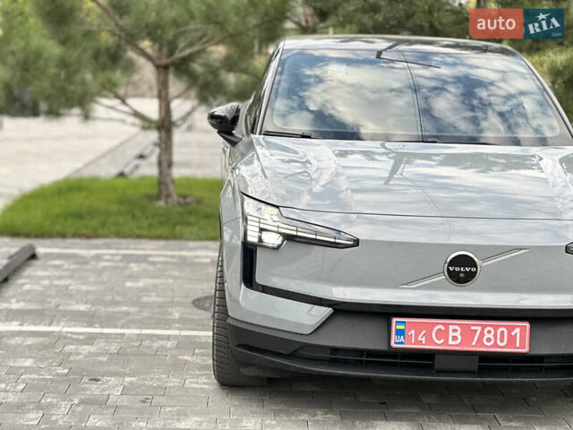 Серый Вольво EX30, объемом двигателя 0 л и пробегом 8 тыс. км за 33500 $, фото 1 на Automoto.ua