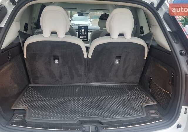 Белый Вольво EX90, объемом двигателя 0 л и пробегом 9 тыс. км за 78000 $, фото 16 на Automoto.ua