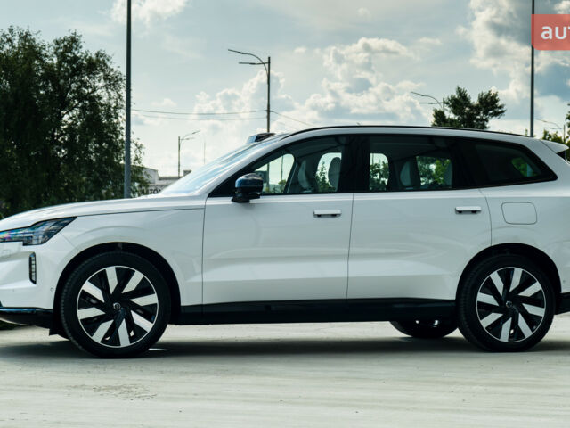 Вольво EX90, объемом двигателя 0 л и пробегом 0 тыс. км за 103801 $, фото 4 на Automoto.ua