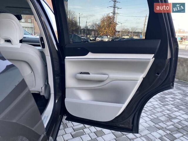 Серый Вольво EX90, объемом двигателя 0 л и пробегом 1 тыс. км за 92793 $, фото 22 на Automoto.ua