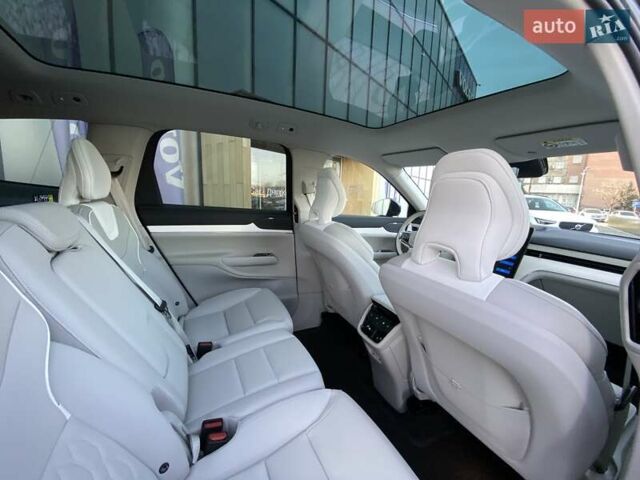 Серый Вольво EX90, объемом двигателя 0 л и пробегом 1 тыс. км за 92793 $, фото 27 на Automoto.ua