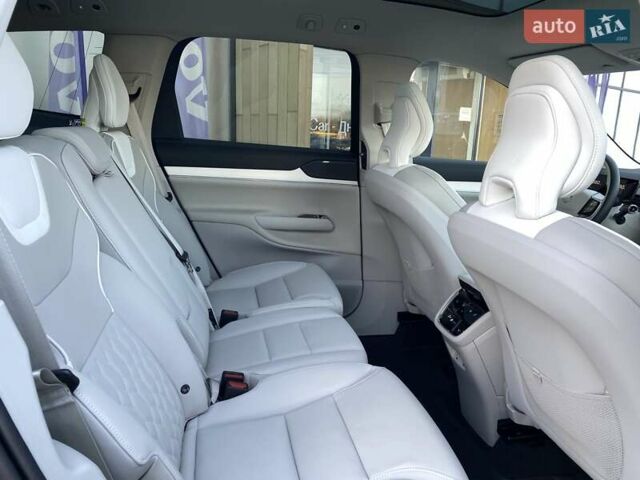 Серый Вольво EX90, объемом двигателя 0 л и пробегом 1 тыс. км за 92793 $, фото 23 на Automoto.ua