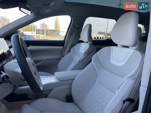 Серый Вольво EX90, объемом двигателя 0 л и пробегом 1 тыс. км за 92793 $, фото 39 на Automoto.ua