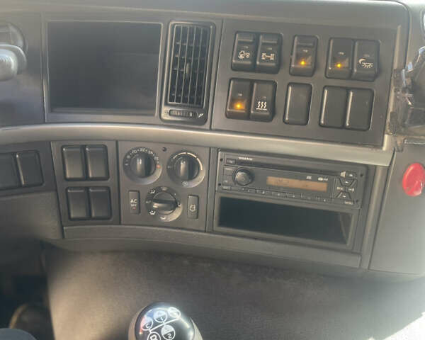 Вольво FMX 13 2013 у Долине на Automoto.ua Зелений Вольво FMX 13, об'ємом двигуна 12 л та пробігом 555 тис. км за 53500 $, фото 13 на Automoto.ua