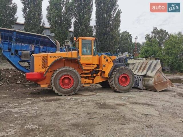 Желтый Вольво L 180, объемом двигателя 12.1 л и пробегом 10 тыс. км за 75500 $, фото 1 на Automoto.ua