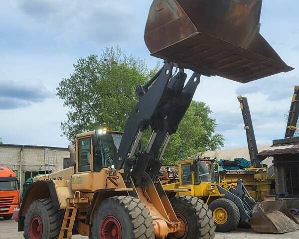 Желтый Вольво L 180, объемом двигателя 12.1 л и пробегом 10 тыс. км за 75500 $, фото 12 на Automoto.ua