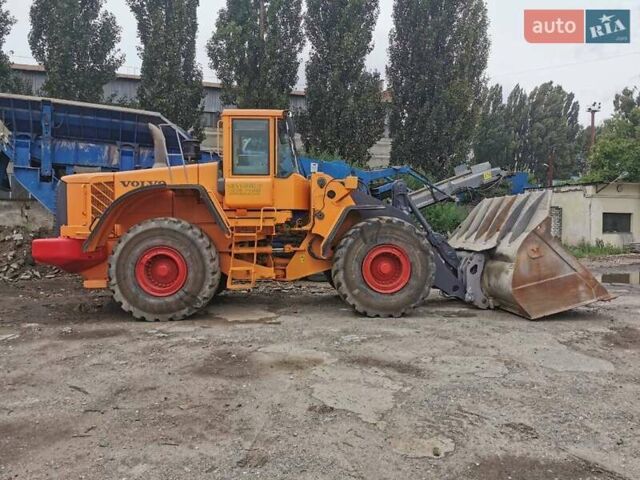 Желтый Вольво L 180, объемом двигателя 12.1 л и пробегом 10 тыс. км за 75500 $, фото 10 на Automoto.ua