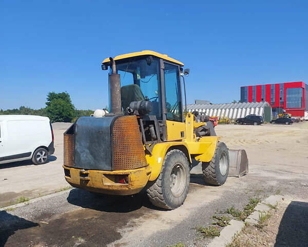 Желтый Вольво L 35D, объемом двигателя 0 л и пробегом 100 тыс. км за 16000 $, фото 2 на Automoto.ua