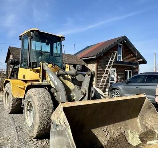 Желтый Вольво L 35D, объемом двигателя 0 л и пробегом 100 тыс. км за 16000 $, фото 10 на Automoto.ua