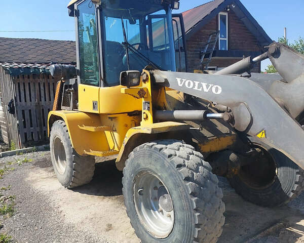 Желтый Вольво L 35D, объемом двигателя 0 л и пробегом 100 тыс. км за 16000 $, фото 4 на Automoto.ua