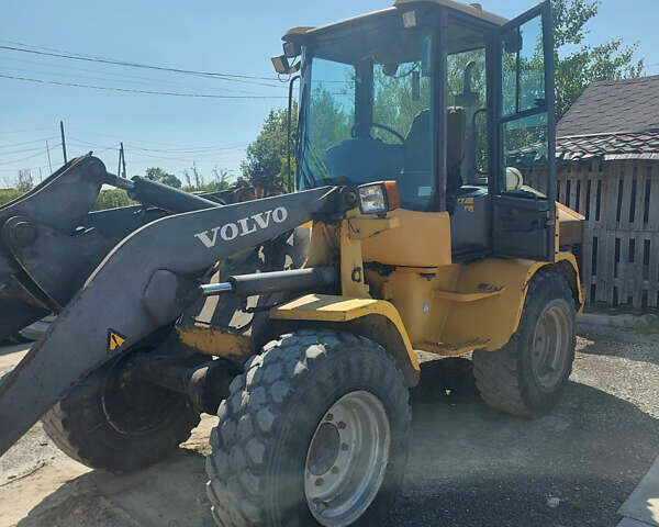 Желтый Вольво L 35D, объемом двигателя 0 л и пробегом 100 тыс. км за 16000 $, фото 1 на Automoto.ua