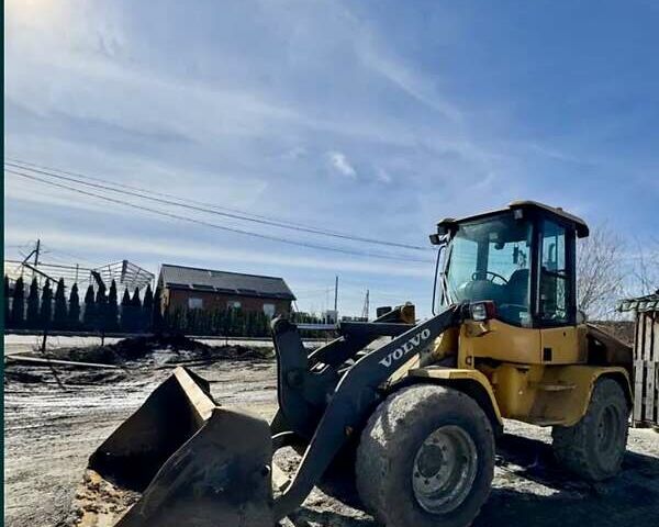 Желтый Вольво L 35D, объемом двигателя 0 л и пробегом 100 тыс. км за 16000 $, фото 5 на Automoto.ua