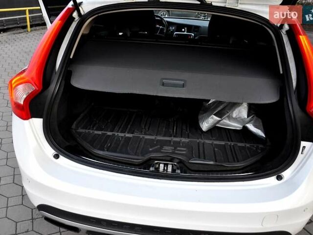 Білий Вольво V60 Cross Country, об'ємом двигуна 2.5 л та пробігом 161 тис. км за 14500 $, фото 23 на Automoto.ua