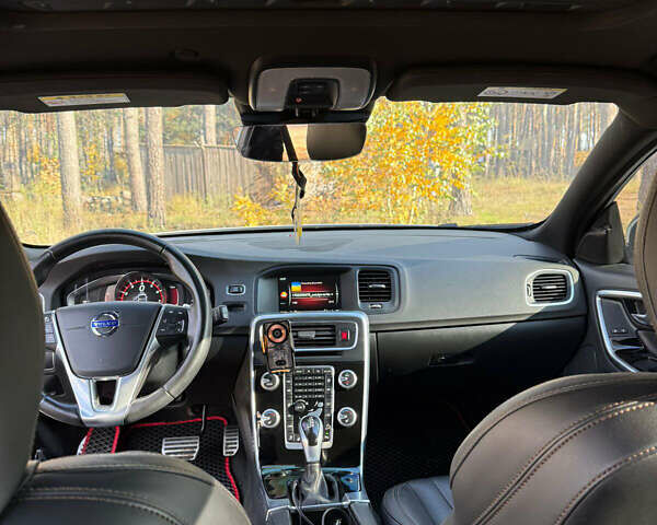 Білий Вольво V60 Cross Country, об'ємом двигуна 2.5 л та пробігом 99 тис. км за 17300 $, фото 8 на Automoto.ua