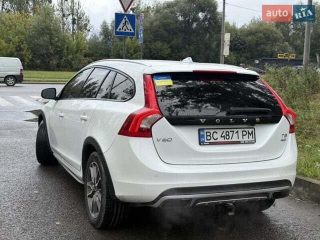 Белый Вольво V60 Cross Country, объемом двигателя 2.5 л и пробегом 161 тыс. км за 14500 $, фото 6 на Automoto.ua