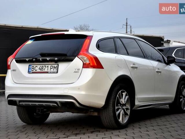 Білий Вольво V60 Cross Country, об'ємом двигуна 2.5 л та пробігом 161 тис. км за 14500 $, фото 35 на Automoto.ua