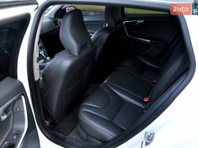 Білий Вольво V60 Cross Country, об'ємом двигуна 2.5 л та пробігом 161 тис. км за 14500 $, фото 20 на Automoto.ua