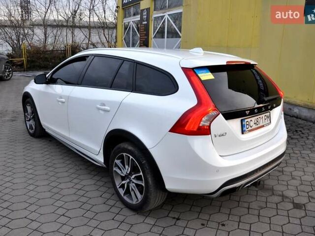 Білий Вольво V60 Cross Country, об'ємом двигуна 2.5 л та пробігом 161 тис. км за 14500 $, фото 10 на Automoto.ua