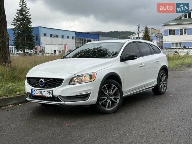 Белый Вольво V60 Cross Country, объемом двигателя 2.5 л и пробегом 161 тыс. км за 14500 $, фото 2 на Automoto.ua