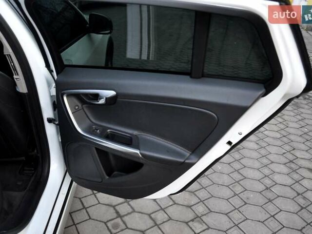 Білий Вольво V60 Cross Country, об'ємом двигуна 2.5 л та пробігом 161 тис. км за 14500 $, фото 25 на Automoto.ua