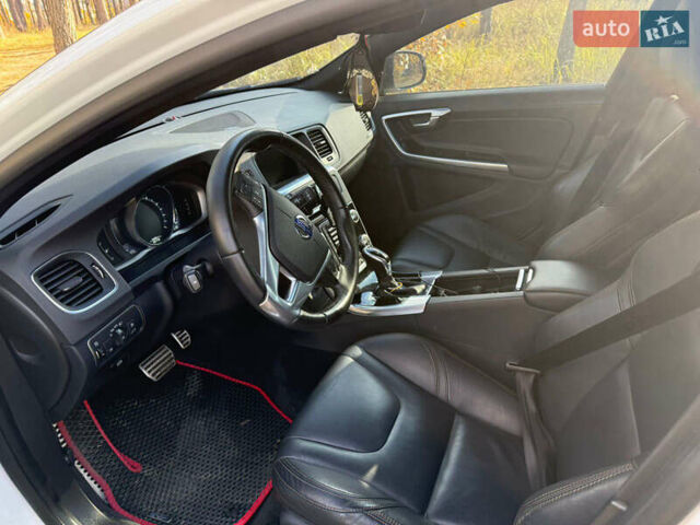 Білий Вольво V60 Cross Country, об'ємом двигуна 2.5 л та пробігом 99 тис. км за 17300 $, фото 4 на Automoto.ua