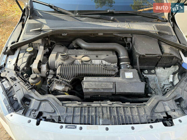Білий Вольво V60 Cross Country, об'ємом двигуна 2.5 л та пробігом 99 тис. км за 17300 $, фото 14 на Automoto.ua