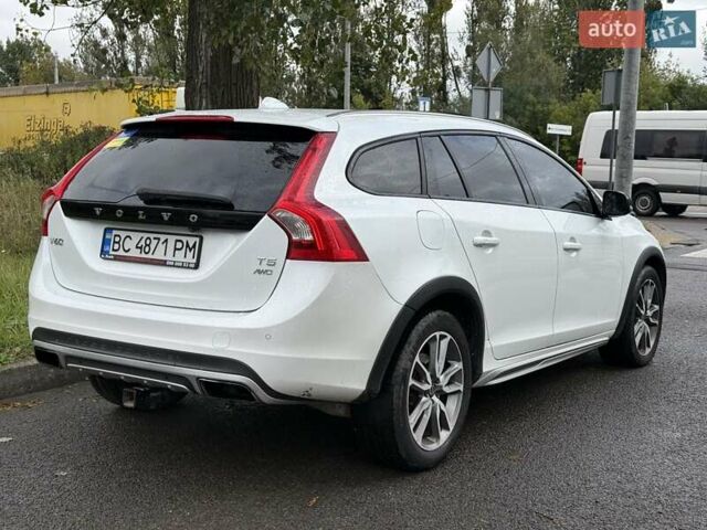Белый Вольво V60 Cross Country, объемом двигателя 2.5 л и пробегом 161 тыс. км за 14500 $, фото 11 на Automoto.ua