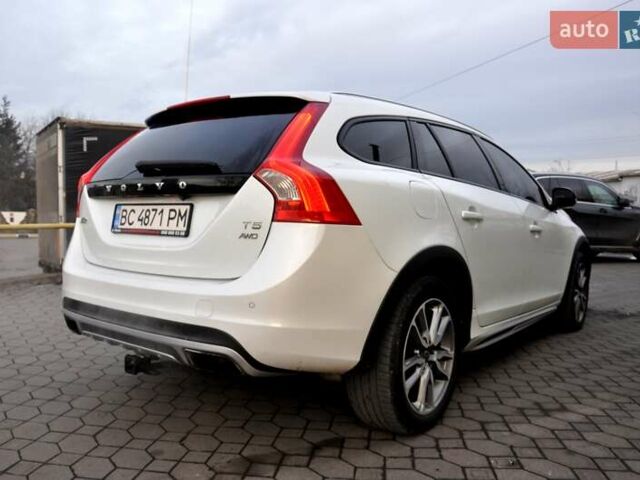 Білий Вольво V60 Cross Country, об'ємом двигуна 2.5 л та пробігом 161 тис. км за 14500 $, фото 7 на Automoto.ua