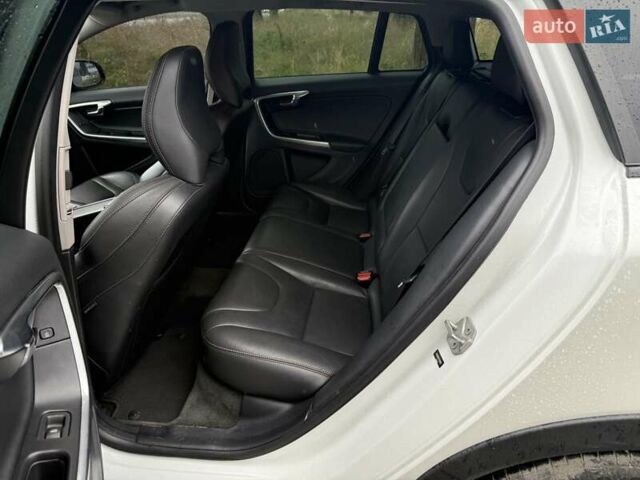 Белый Вольво V60 Cross Country, объемом двигателя 2.5 л и пробегом 161 тыс. км за 14500 $, фото 21 на Automoto.ua
