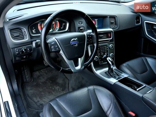 Білий Вольво V60 Cross Country, об'ємом двигуна 2.5 л та пробігом 161 тис. км за 14500 $, фото 18 на Automoto.ua