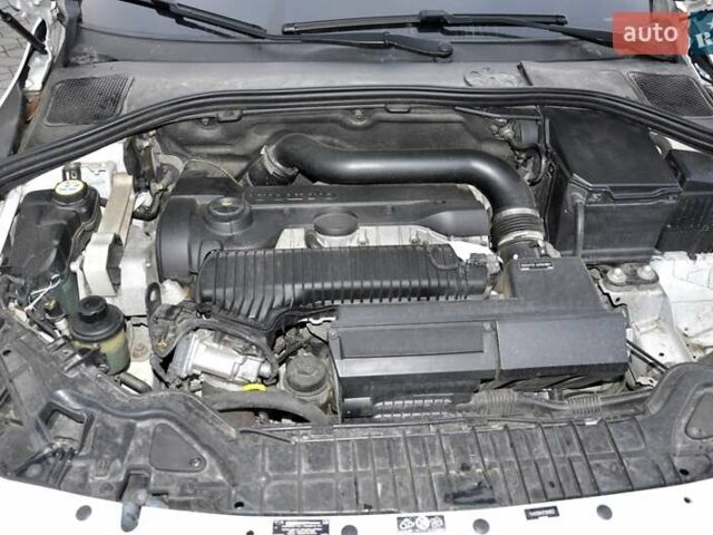 Білий Вольво V60 Cross Country, об'ємом двигуна 2.5 л та пробігом 161 тис. км за 14500 $, фото 29 на Automoto.ua