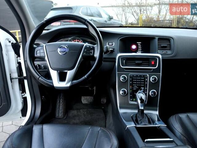 Білий Вольво V60 Cross Country, об'ємом двигуна 2.5 л та пробігом 161 тис. км за 14500 $, фото 22 на Automoto.ua