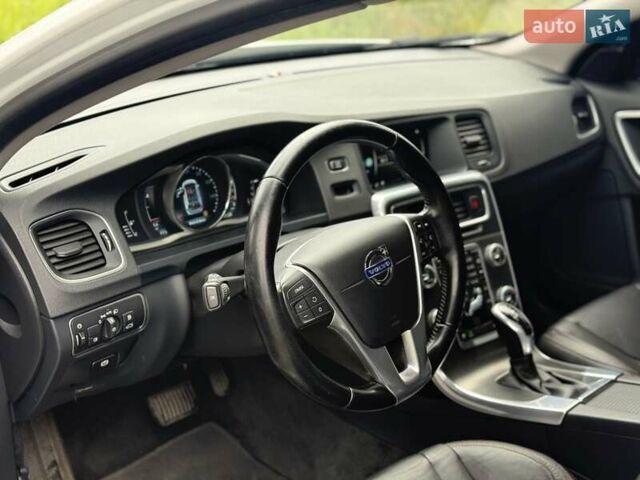 Белый Вольво V60 Cross Country, объемом двигателя 2.5 л и пробегом 161 тыс. км за 14500 $, фото 20 на Automoto.ua