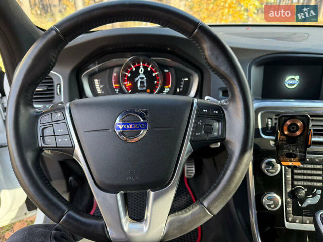 Білий Вольво V60 Cross Country, об'ємом двигуна 2.5 л та пробігом 99 тис. км за 17300 $, фото 7 на Automoto.ua