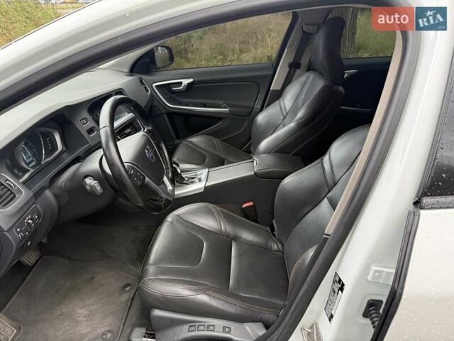 Белый Вольво V60 Cross Country, объемом двигателя 2.5 л и пробегом 161 тыс. км за 14500 $, фото 22 на Automoto.ua